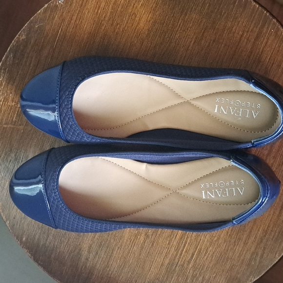 alfani step n flex Shoes - NWOT ALFANI step n flex tavii flats